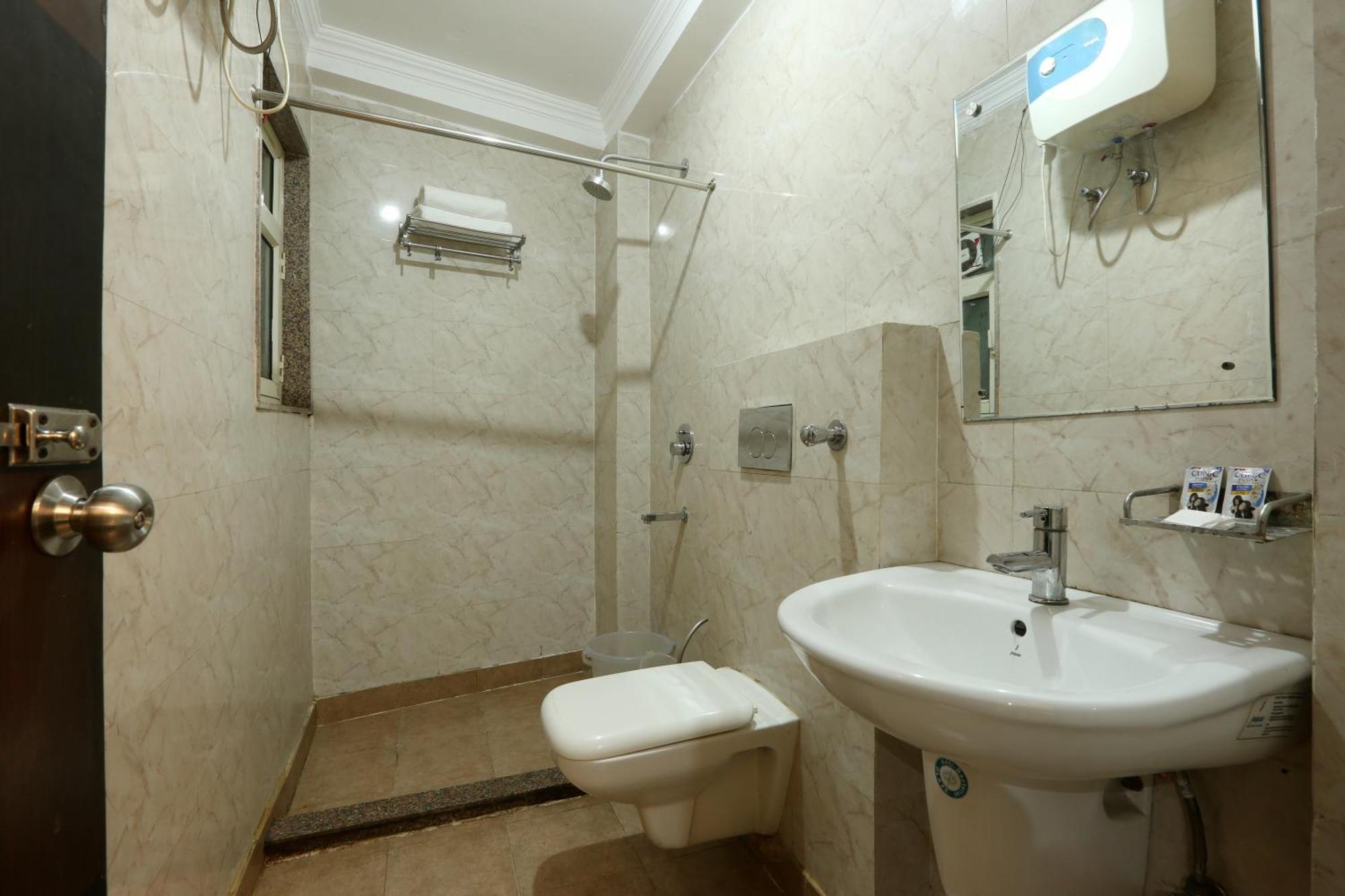 Hotel Skywood At Airport New Delhi Luaran gambar